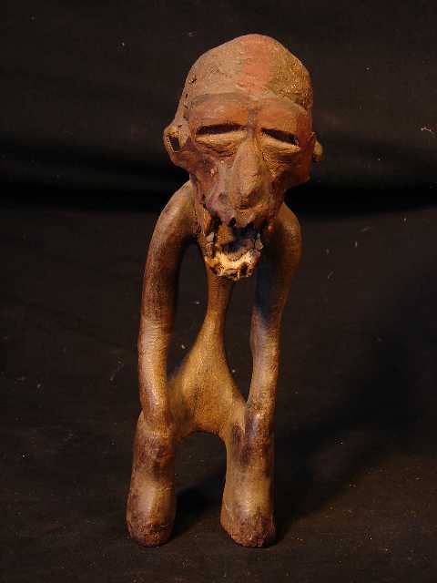 //Lega_007.JPG_statue (35,263 bytes)